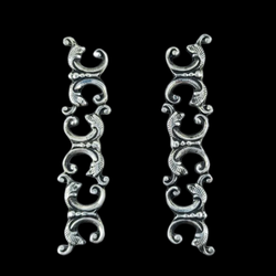 Collection of Boucles d'oreilles longues baroques ornées in a gallery layout