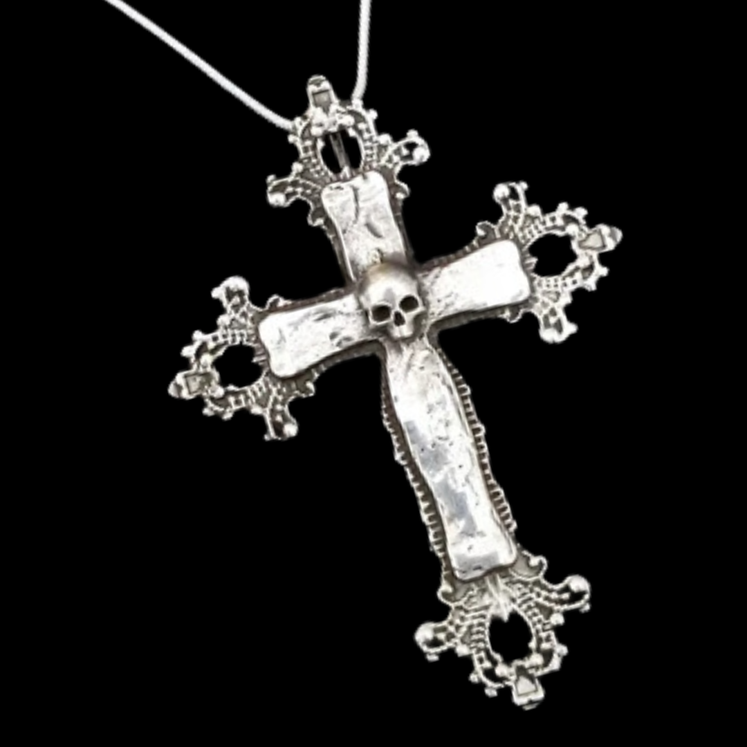 Collection of Grand pendentif croix tête de mort baroque en argent in a gallery layout