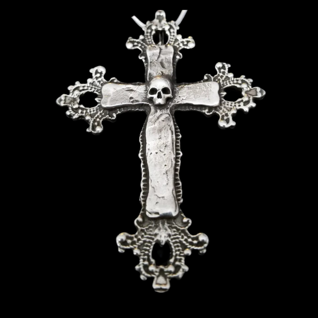 Collection of Grand pendentif croix tête de mort baroque en argent in a gallery layout