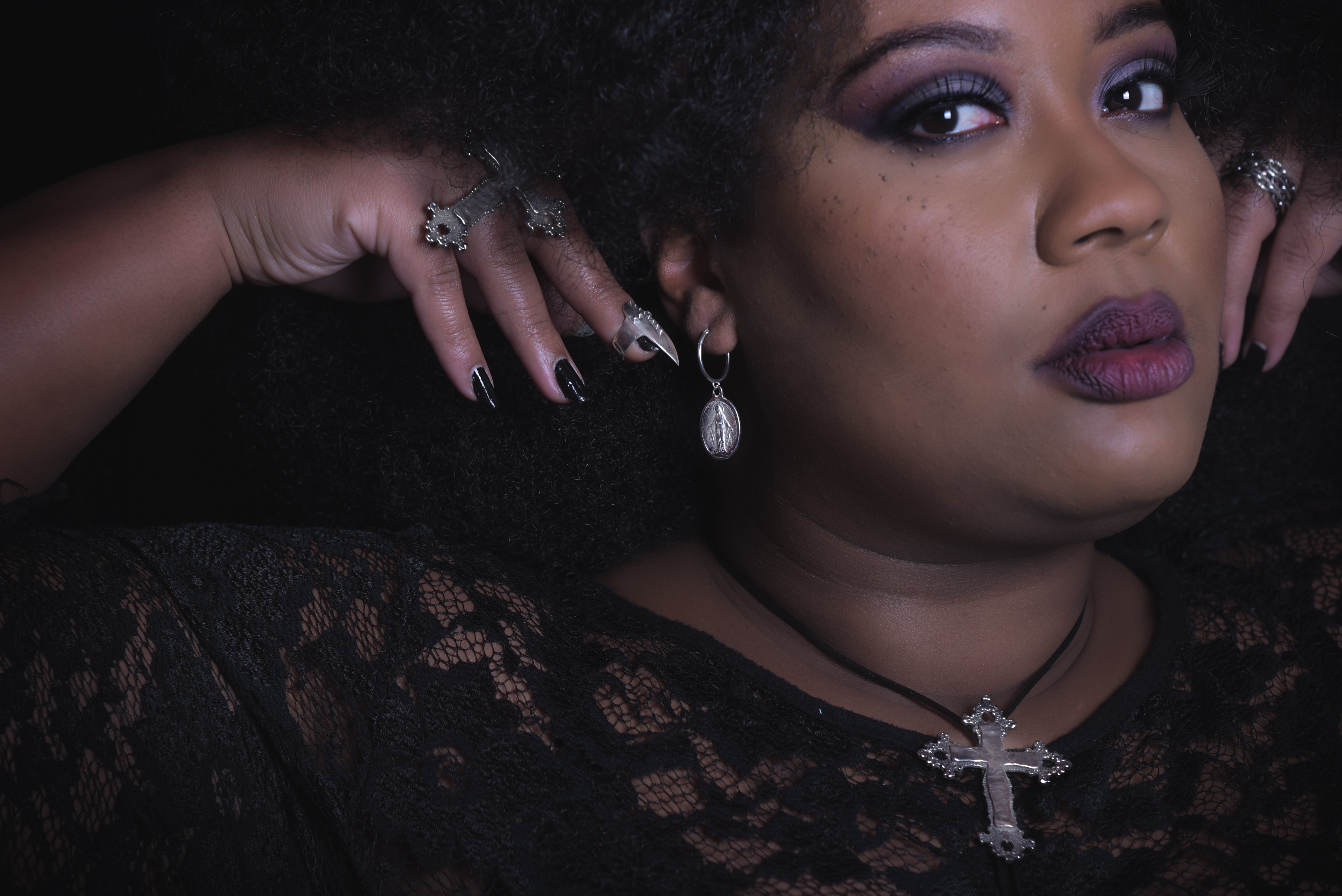 Collection of Créoles Médaillon Vierge Marie Ovale in a gallery layout