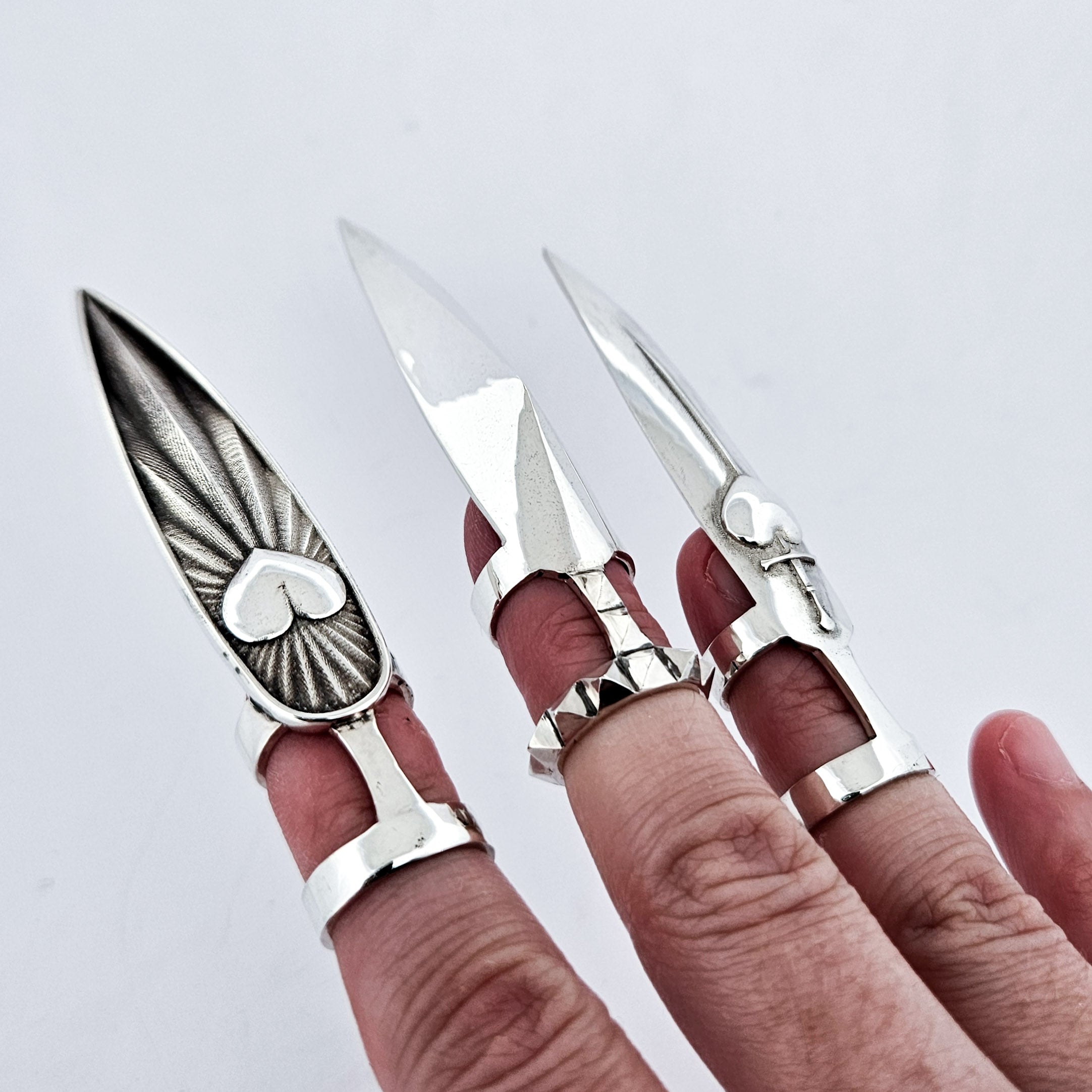 Oversized Heart & Sword Claw - Fake Nail Ring