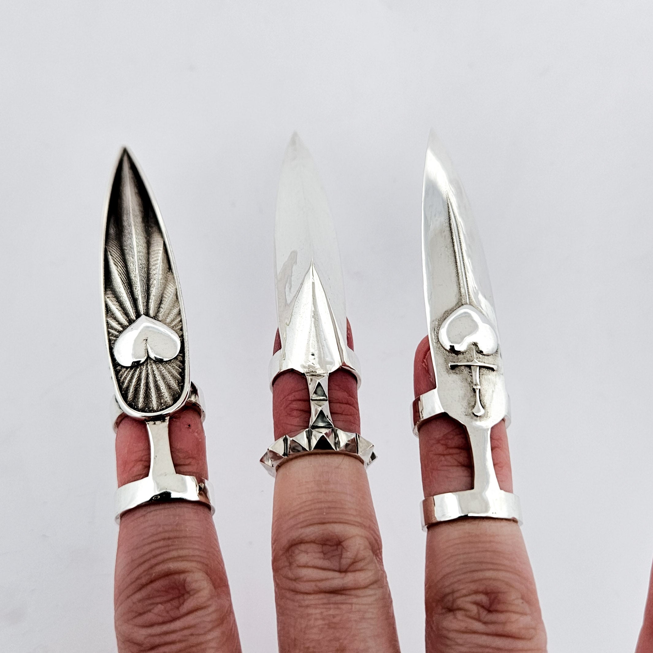 Oversized Heart & Sword Claw - Fake Nail Ring