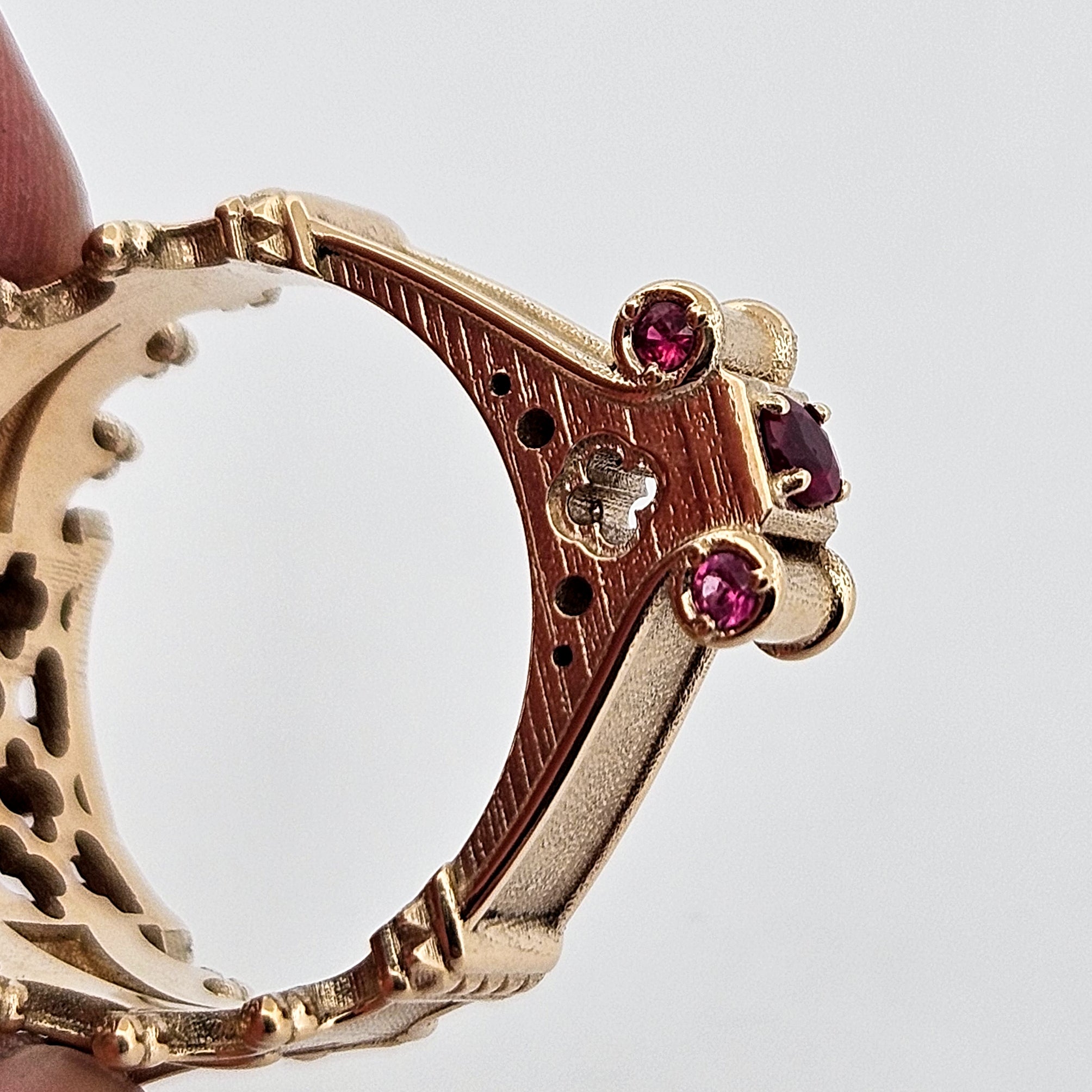 Collection of The Temple of Temptations - 14K Yellow Gold, Raspberry Garnet, Pink Spinelle and Ruby Ring in a gallery layout