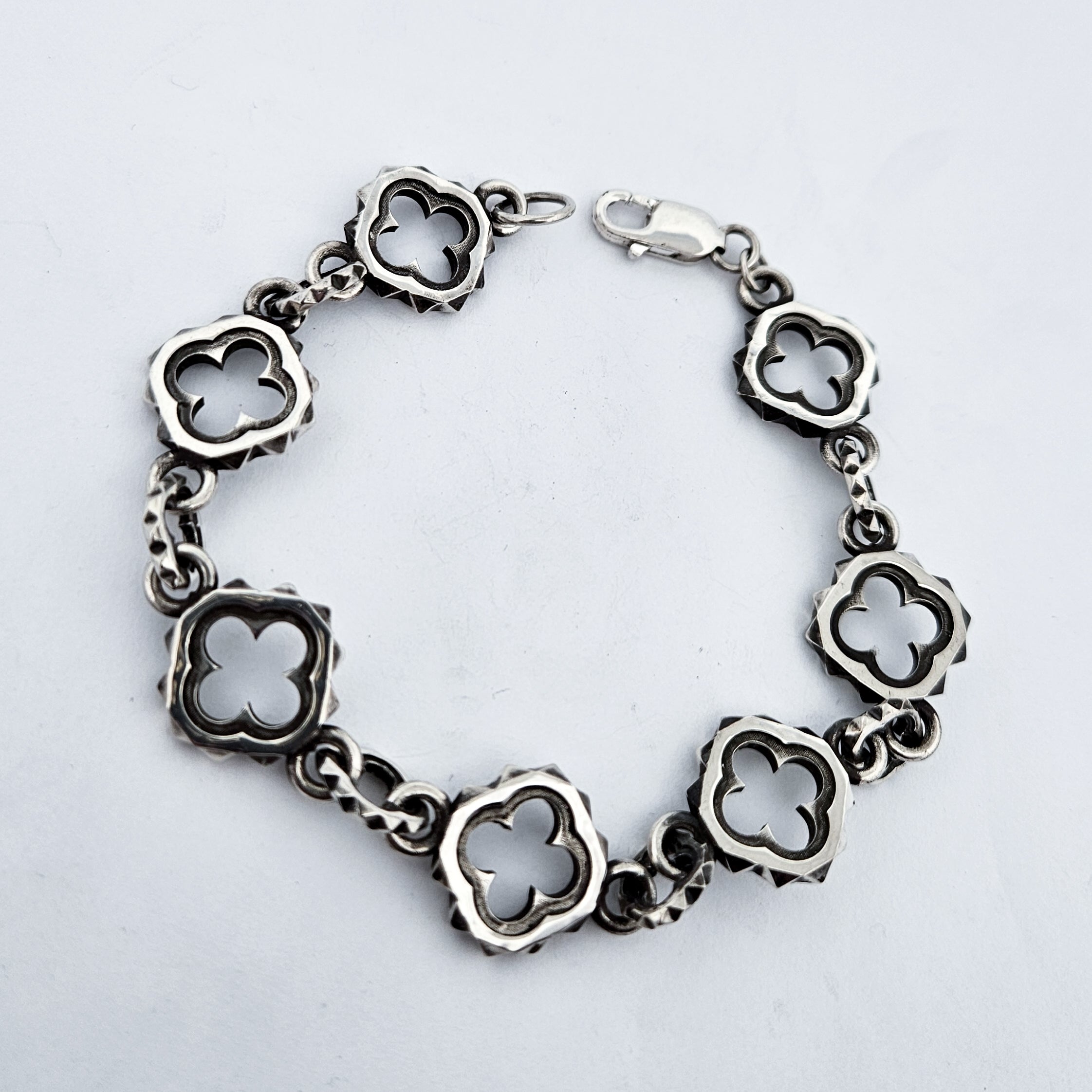 Collection of Unisex Quatre foils Bracelet Sterling Silver in a gallery layout