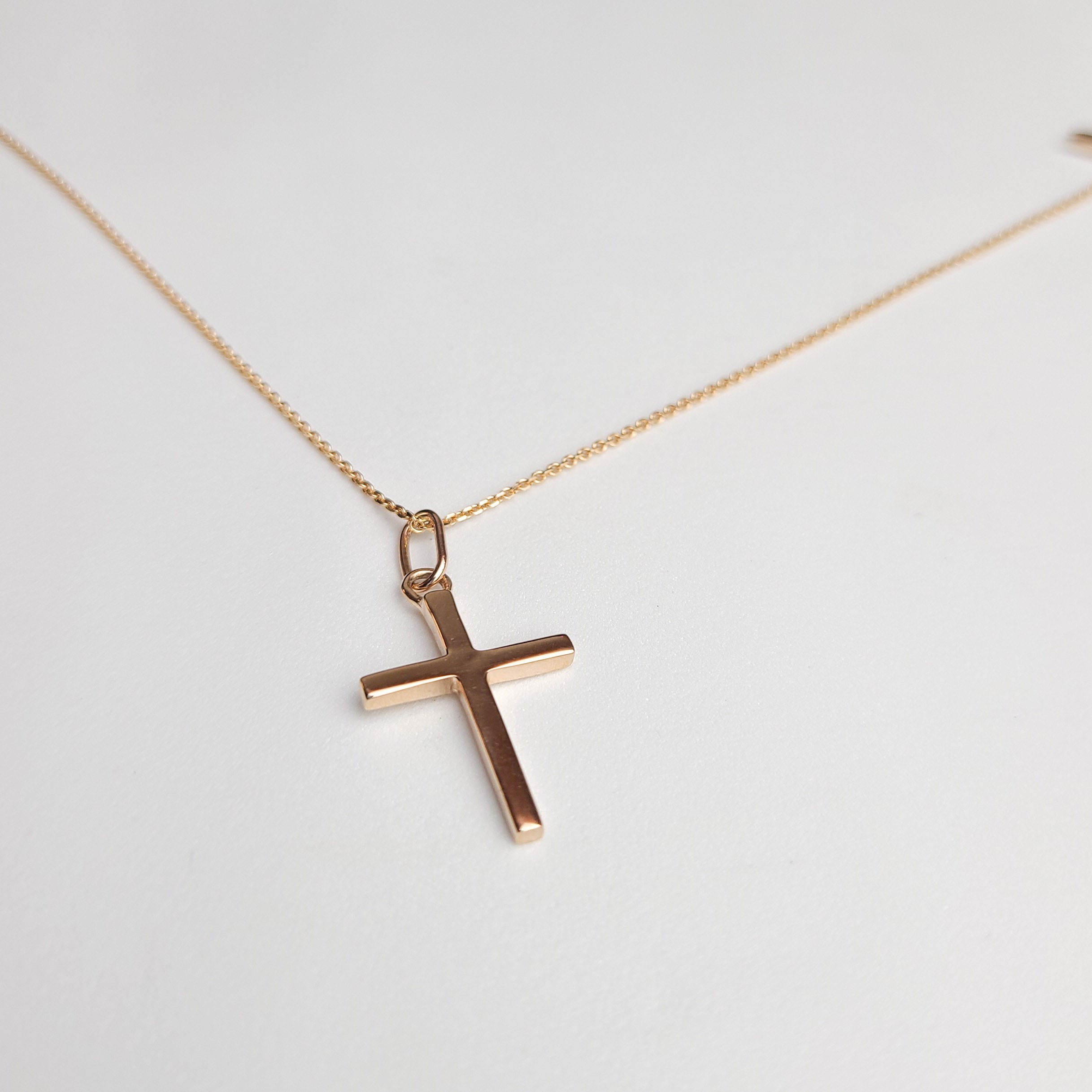 Collection of Pendentif croix minimale en or rose 10K - 14K in a gallery layout