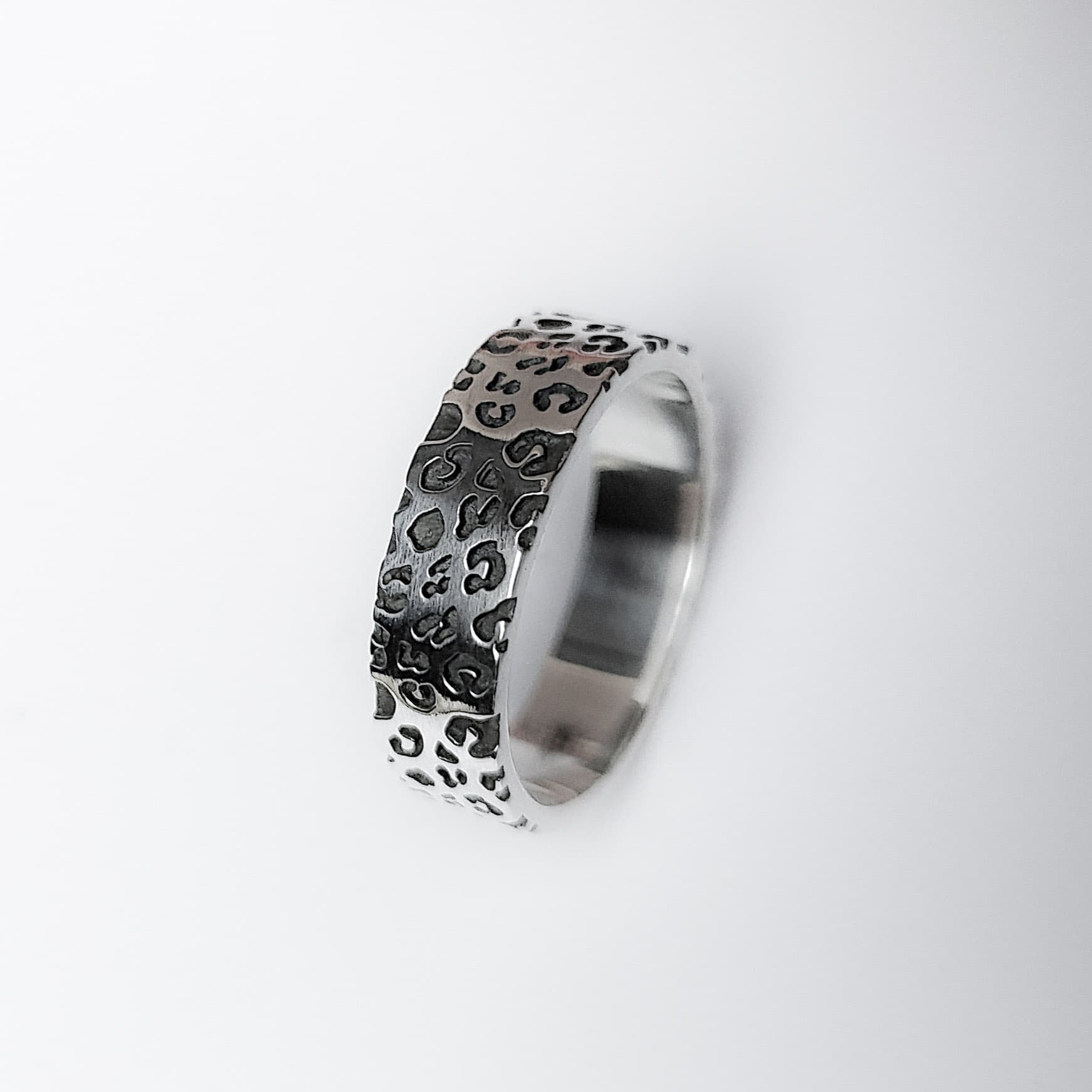 Collection of 6mm Wide Leopard Print Ring Band-Ring-Inchoo Bijoux-Inchoo Bijoux in a gallery layout