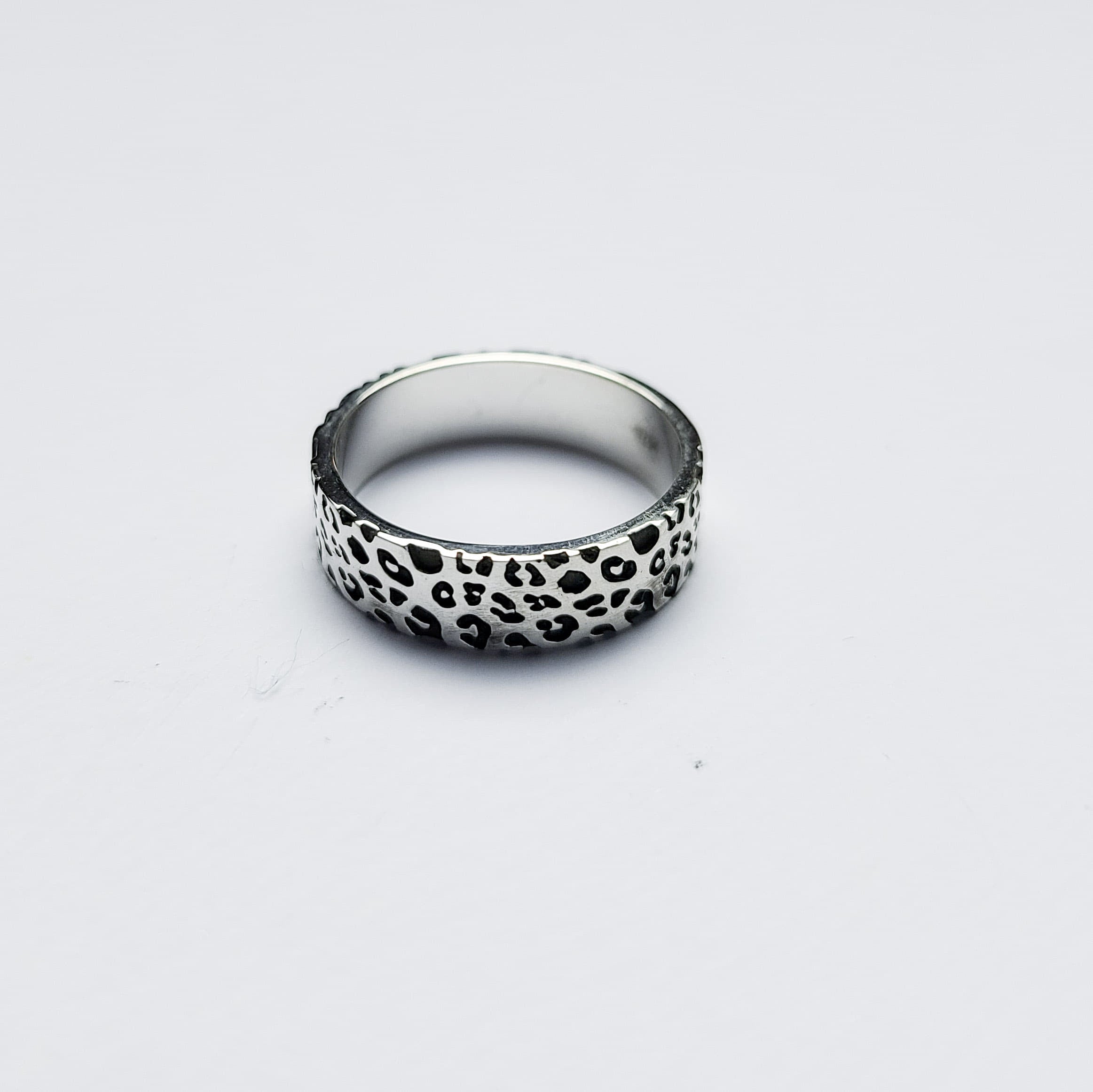 Collection of 6mm Wide Leopard Print Ring Band-Ring-Inchoo Bijoux-Inchoo Bijoux in a gallery layout