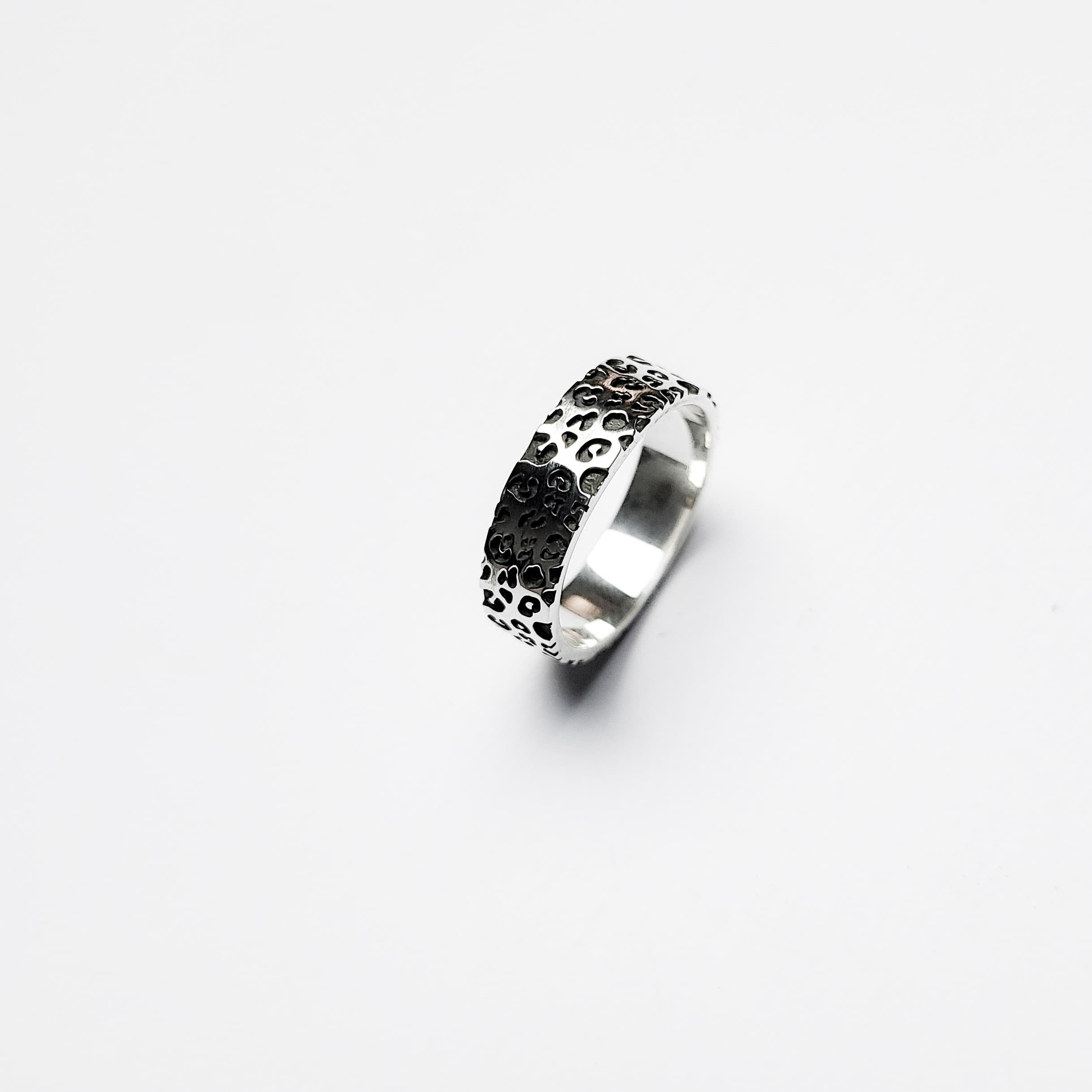 Collection of 6mm Wide Leopard Print Ring Band-Ring-Inchoo Bijoux-Inchoo Bijoux in a gallery layout