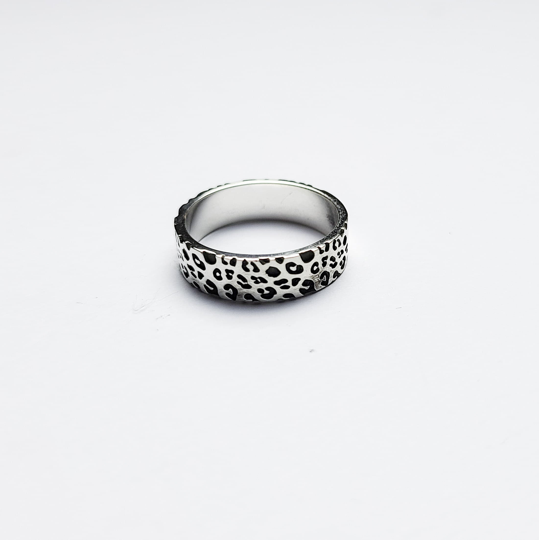 Collection of 6mm Wide Leopard Print Ring Band-Ring-Inchoo Bijoux-Inchoo Bijoux in a gallery layout
