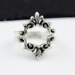 Collection of Bague superposable en argent avec grandes courbes baroques et dentelle in a gallery layout