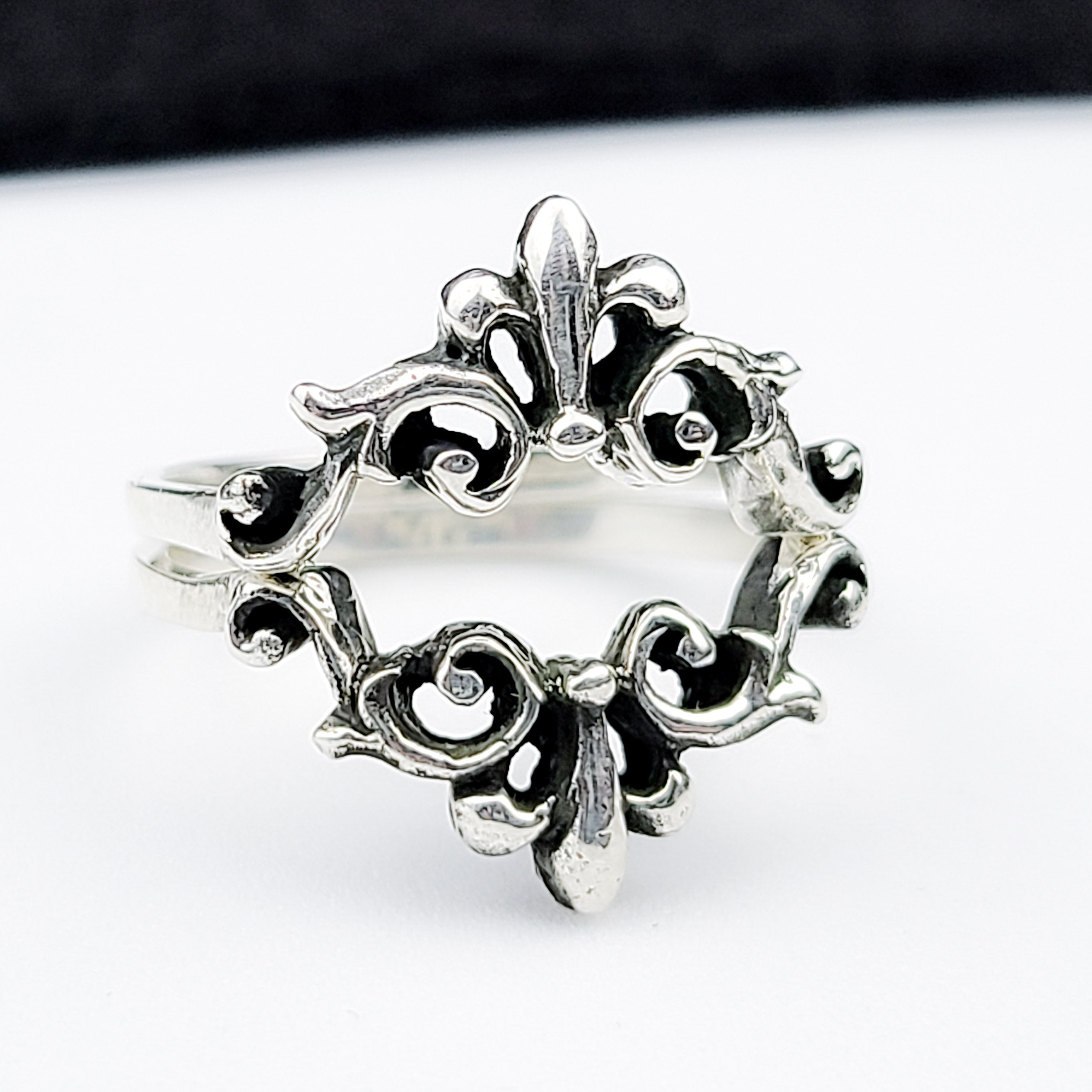 Silver Small Baroque Curves Lace Ring
