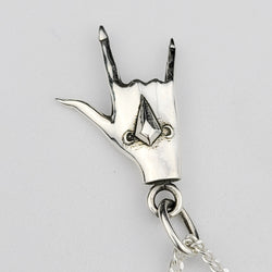 Collection of ASL Pendentif main en argent Je t'aime in a gallery layout