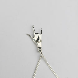 Collection of ASL Pendentif main en argent Je t'aime in a gallery layout