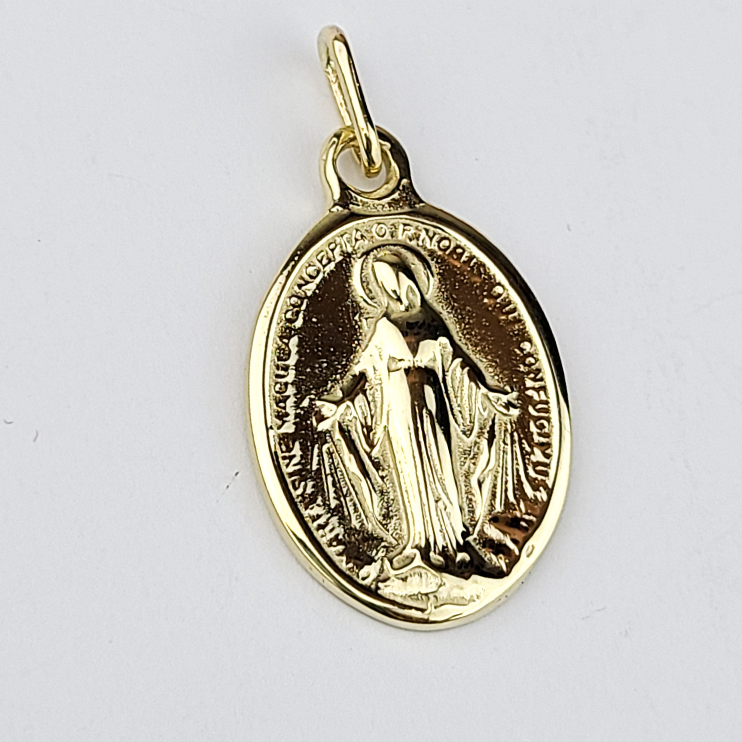 Collection of Pendentif Marie en or jaune 10K - 14K in a gallery layout