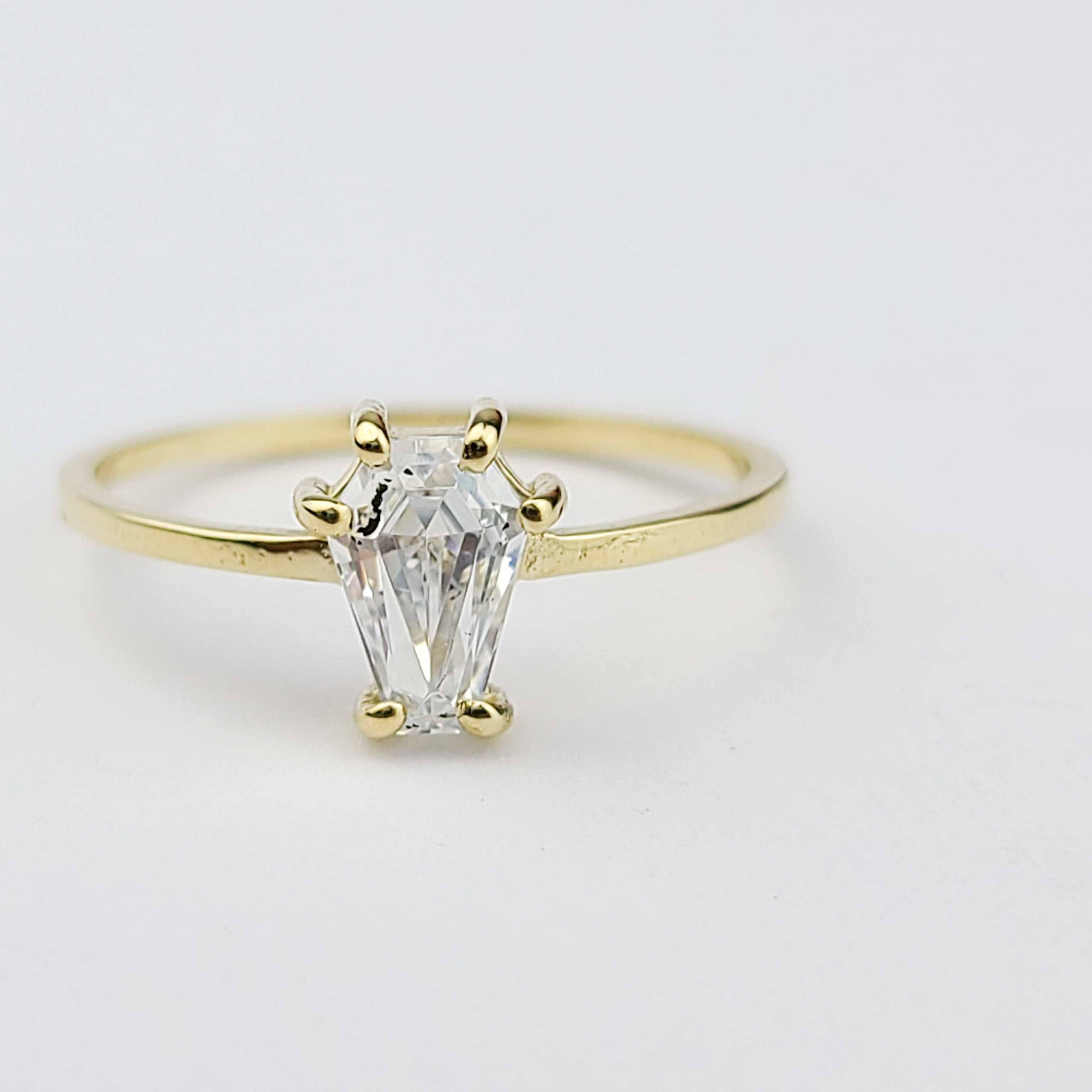 Collection of Bague de mariage cercueil en or jaune 10K - 14K in a gallery layout