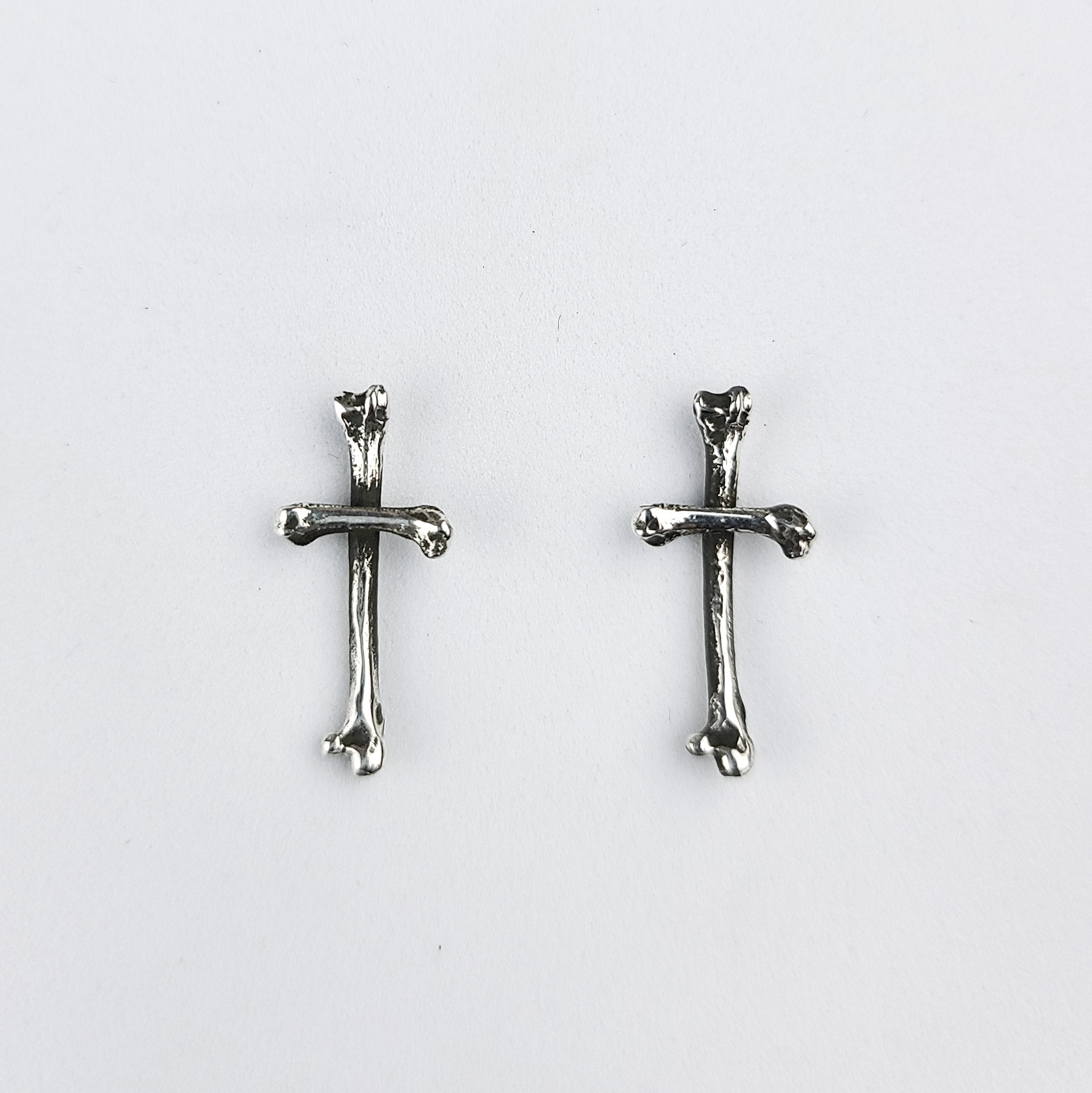 Collection of Boucles d'oreilles Small Bone Stud, Boucles d'oreilles Tiny Cross in a gallery layout