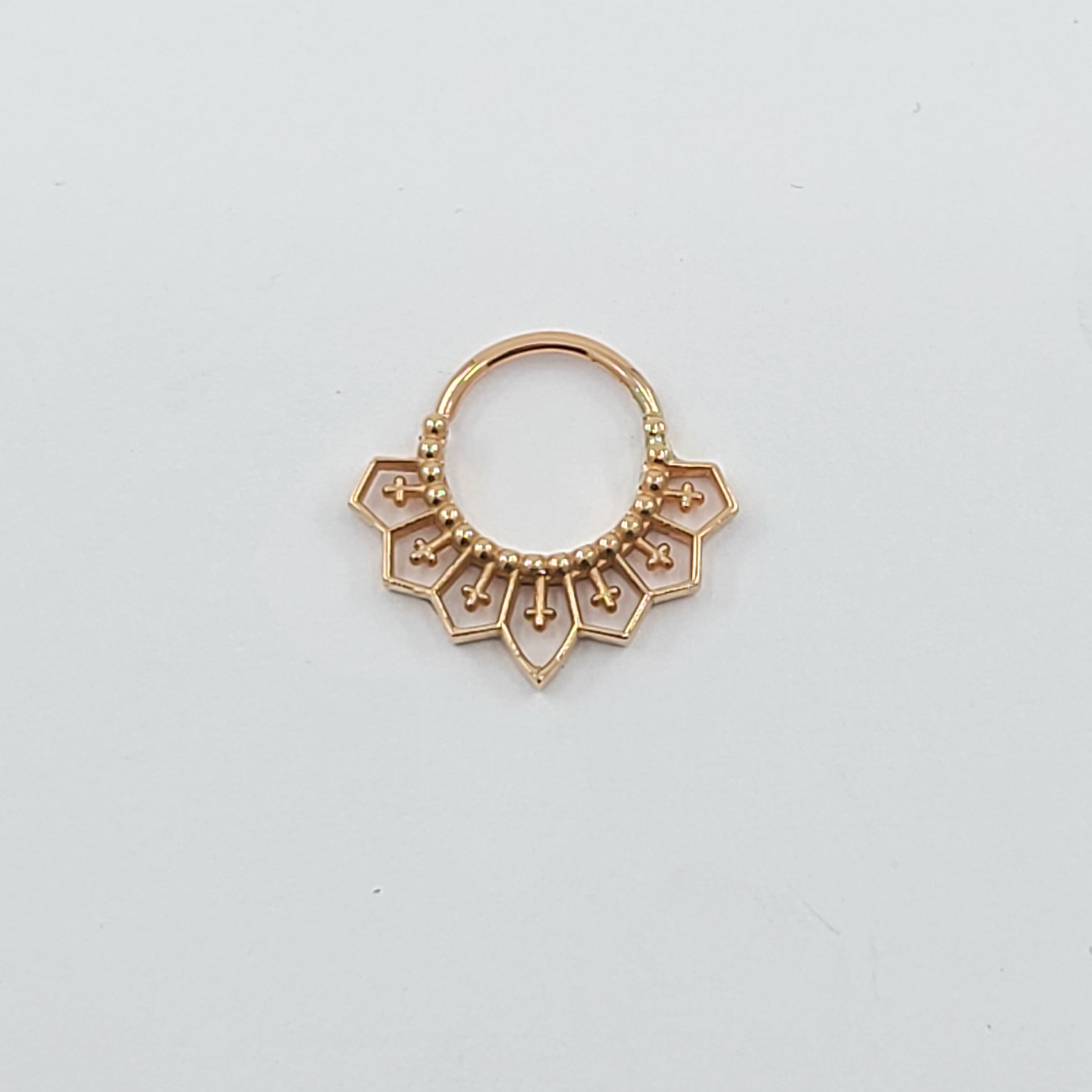 Collection of Septum en dentelle gothique en or rose 10K 14K in a gallery layout