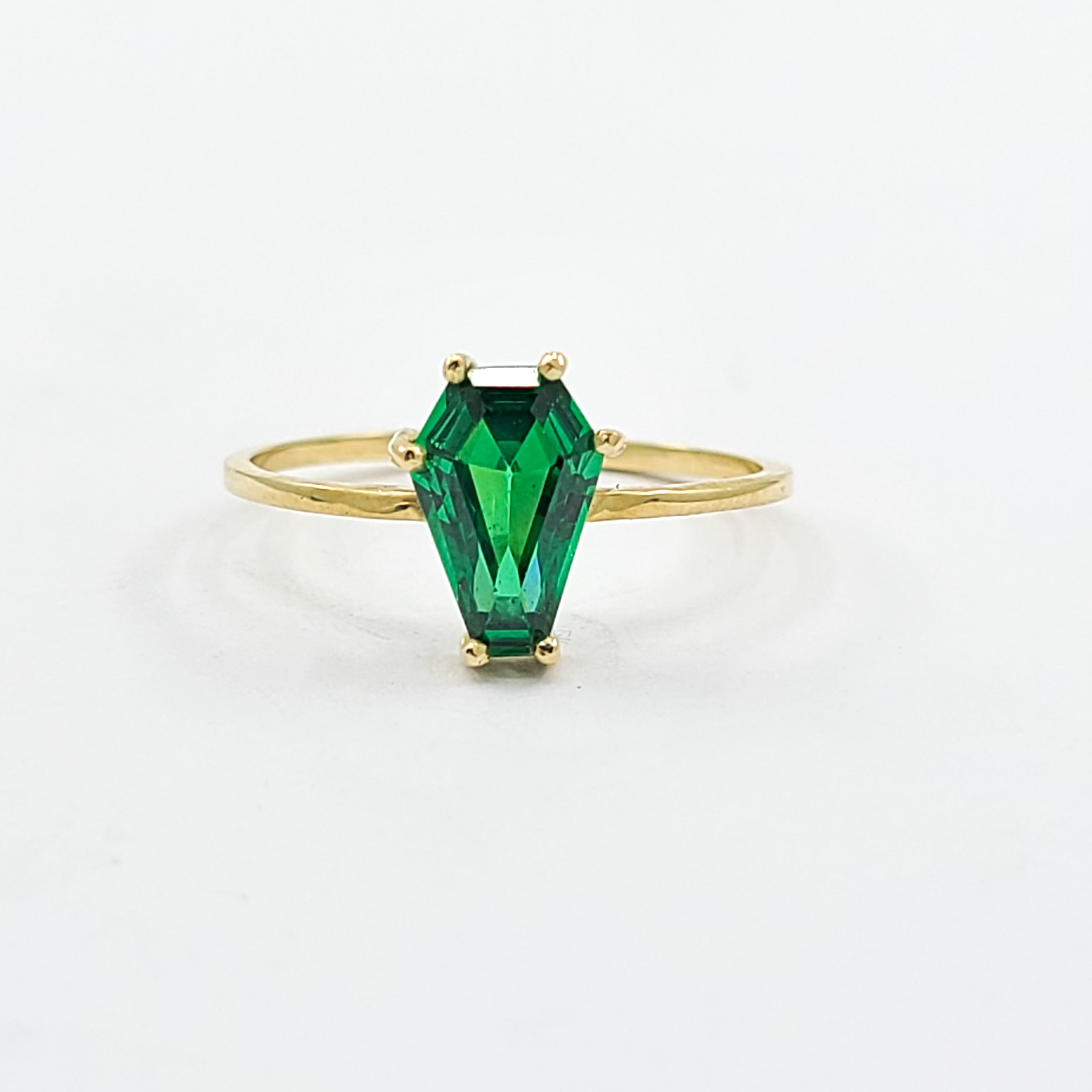 Collection of Bague de fiançailles or jaune cercueil vert absinthe (6x9) in a gallery layout