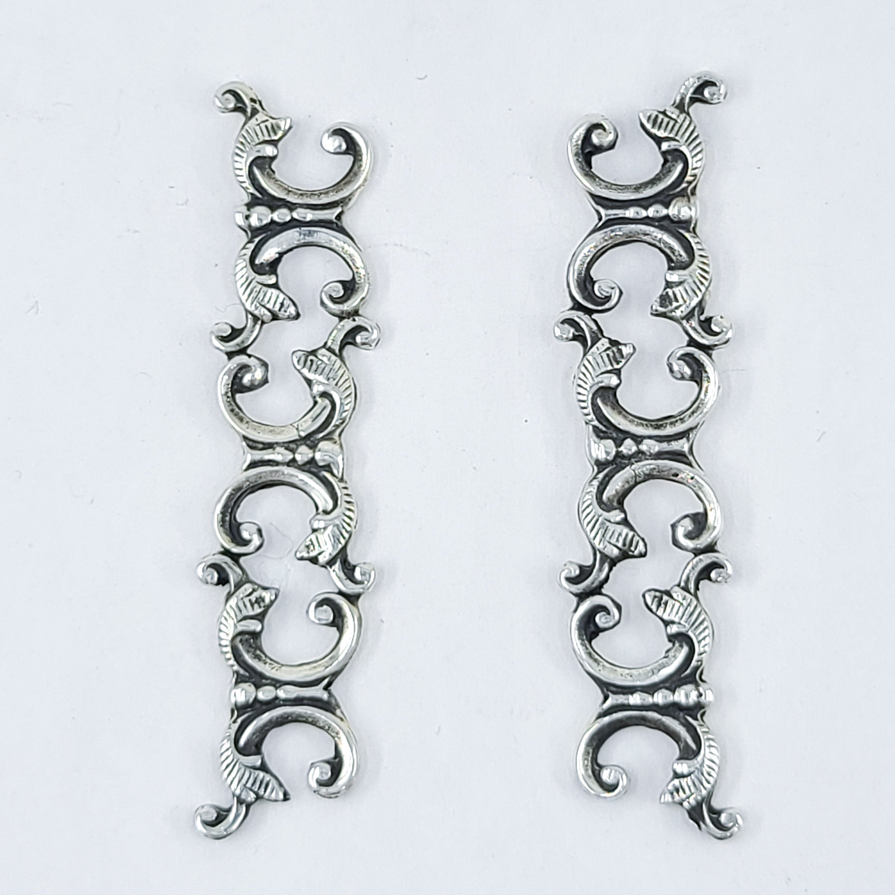 Collection of Boucles d'oreilles longues baroques ornées in a gallery layout