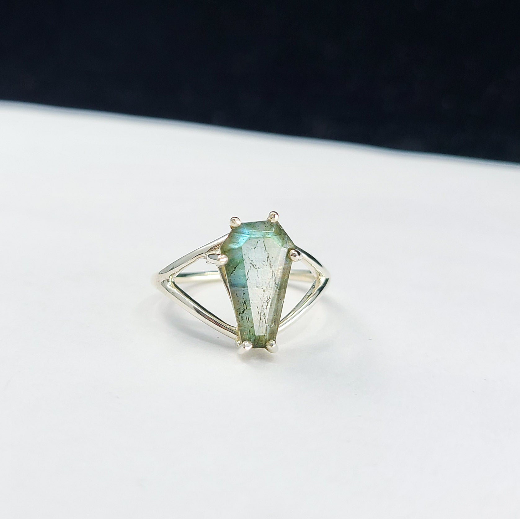 Collection of Grande bague de cercueil en labradorite in a gallery layout