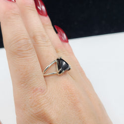 Collection of Bague Onyx Triangle Noir in a gallery layout