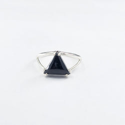 Collection of Bague Onyx Triangle Noir in a gallery layout