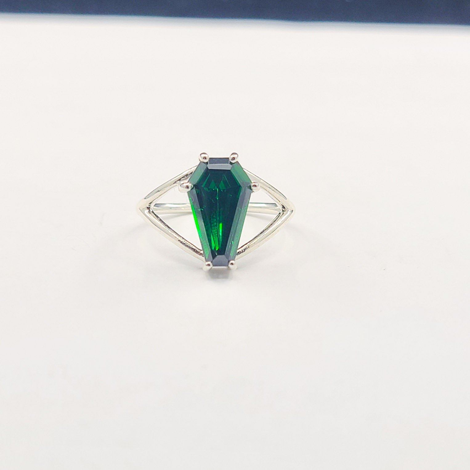 Collection of Bague Grand Cercueil Vert Absinthe in a gallery layout