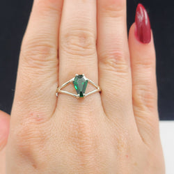 Collection of Jolie bague cercueil vert absinthe 6x9 in a gallery layout