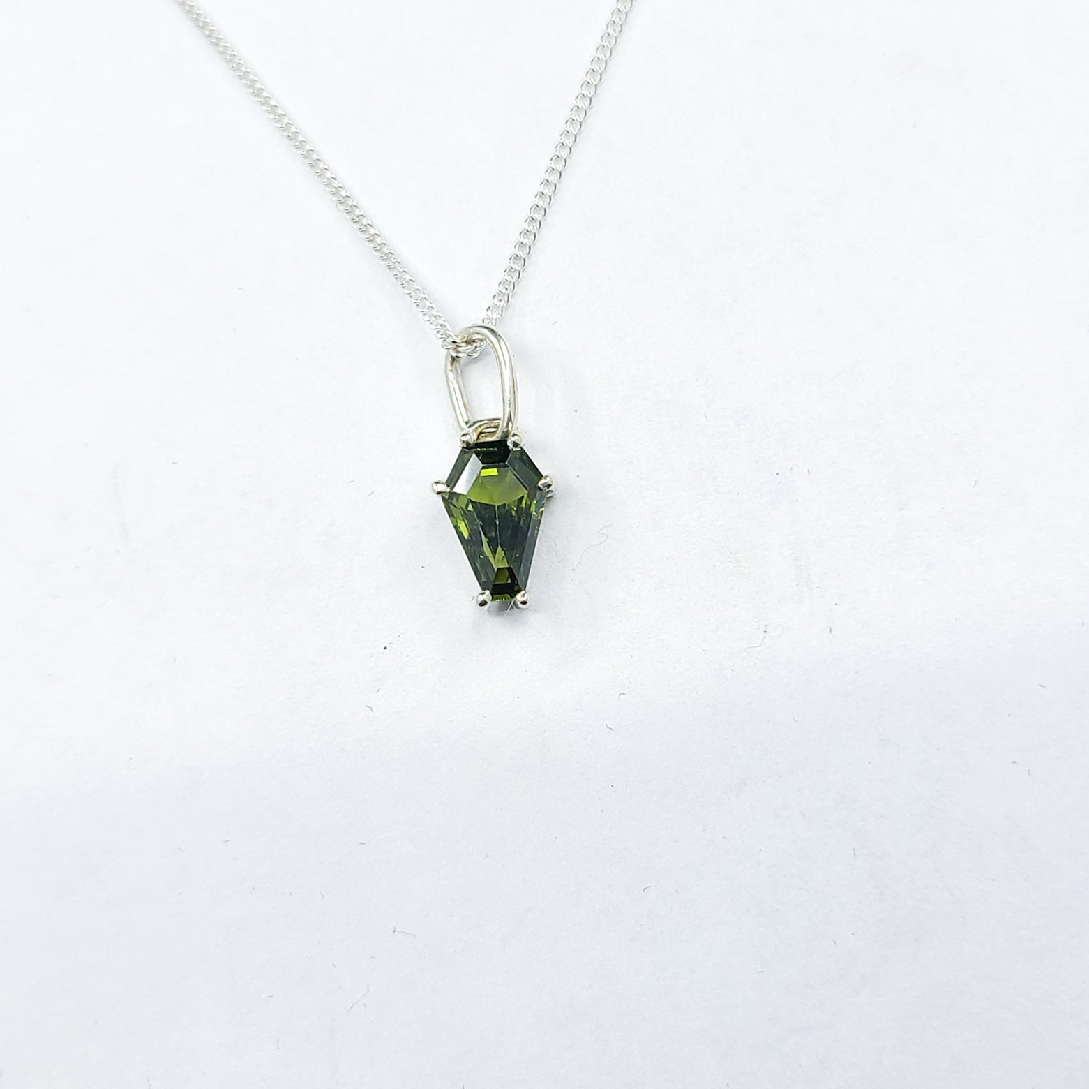 Collection of Pendentif cercueil vert Slime mignon 6x9 in a gallery layout