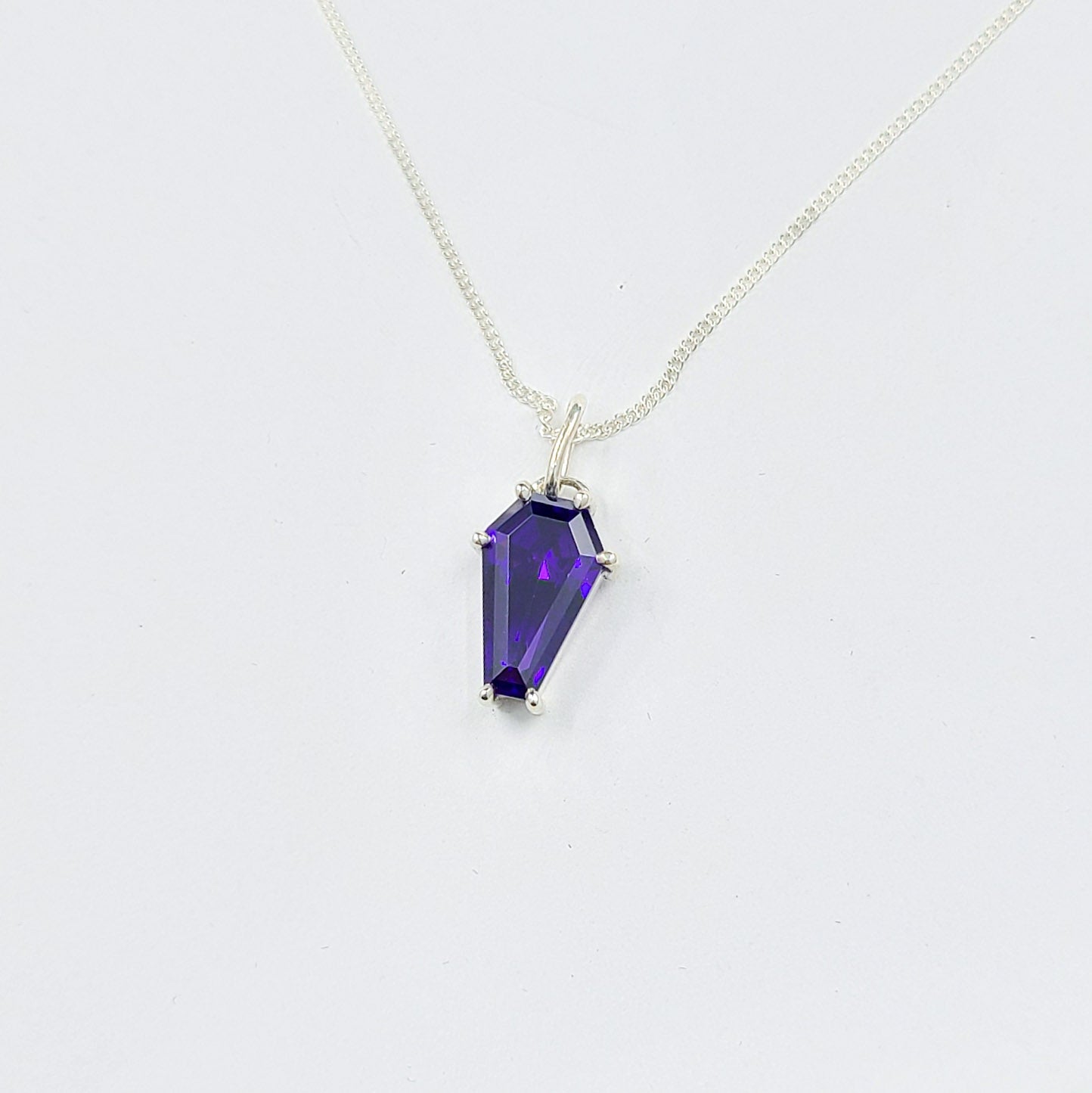 Collection of Pendentif Big Magic Purple Coffin in a gallery layout