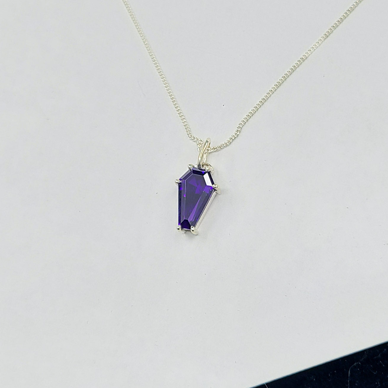 Collection of Pendentif Big Magic Purple Coffin in a gallery layout