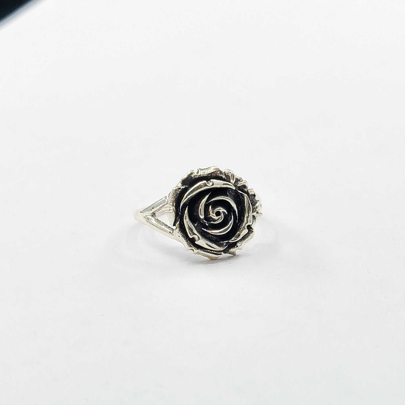 Collection of Bague Rose Argent in a gallery layout