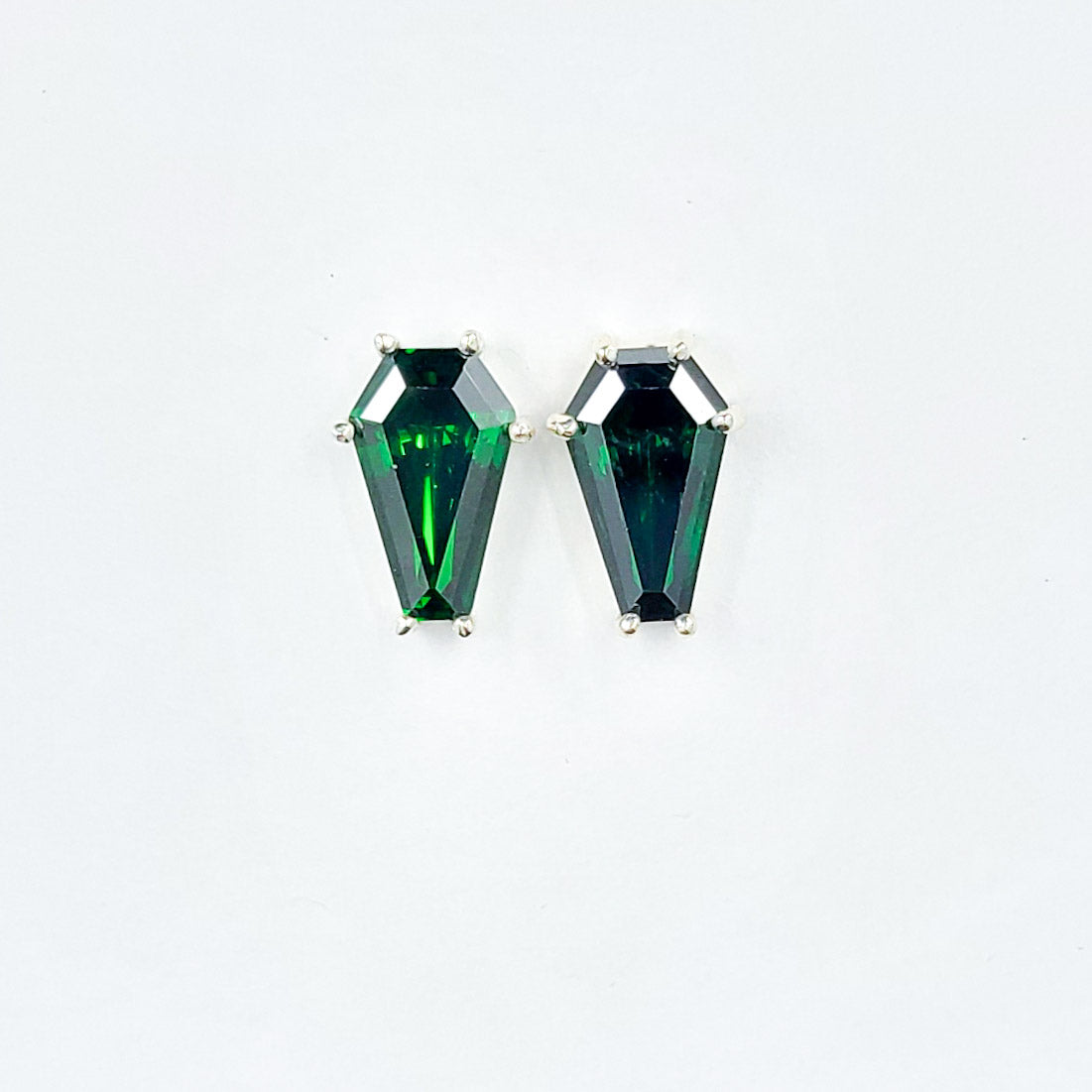 Collection of Boucles d'oreilles clous grand cercueil vert absinthe (8x13) in a gallery layout