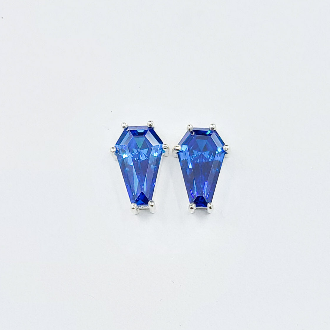 Collection of Boucles d'oreilles clous Big Deep Blue Coffin (8x13) in a gallery layout