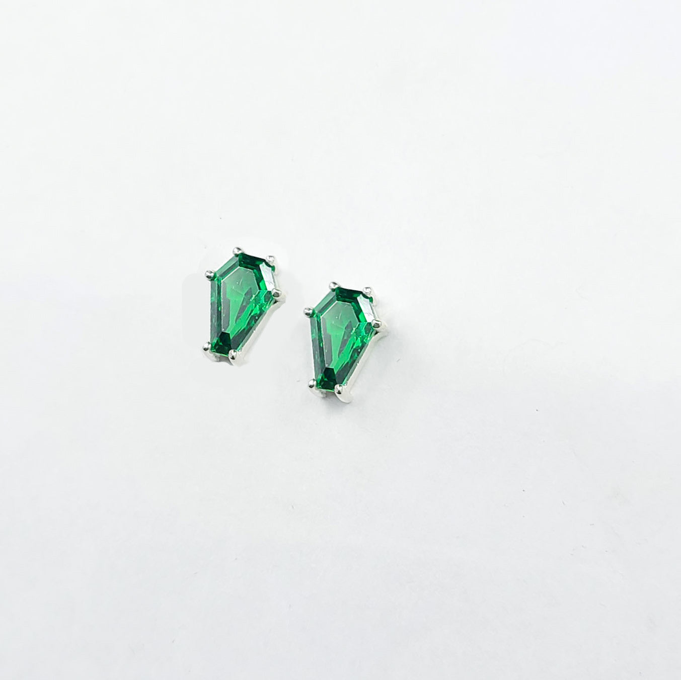 Collection of Boucles d'Oreilles Tige Cercueil Vert Absinthe (6x9) in a gallery layout