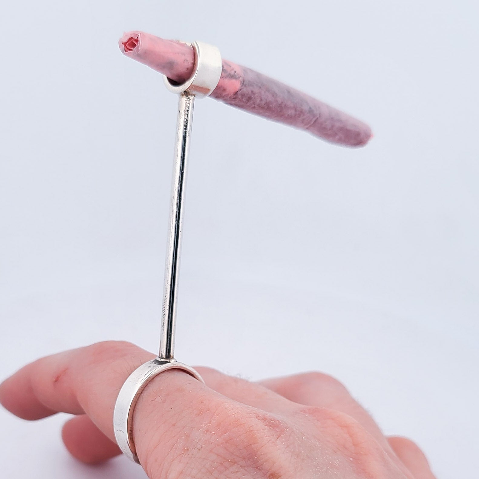 cigarette holder for finger Vintage Skull Hand Clip Ring, Clip Cigarette our holder ring ensures a firm hold on your cigarette 3 Pack Hands-Free Cigarette Holder