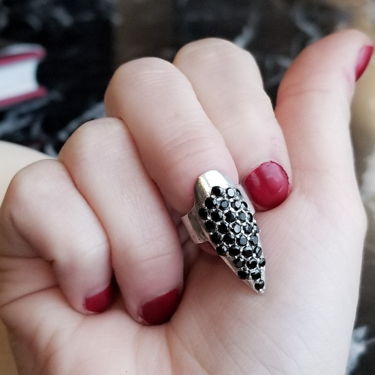 Glamorous Black Stiletto Claw Fake Nail Ring - Inchoo Bijoux