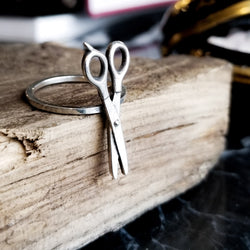 Collection of Scissors Ring-Ring-Inchoo Bijoux-Inchoo Bijoux in a gallery layout