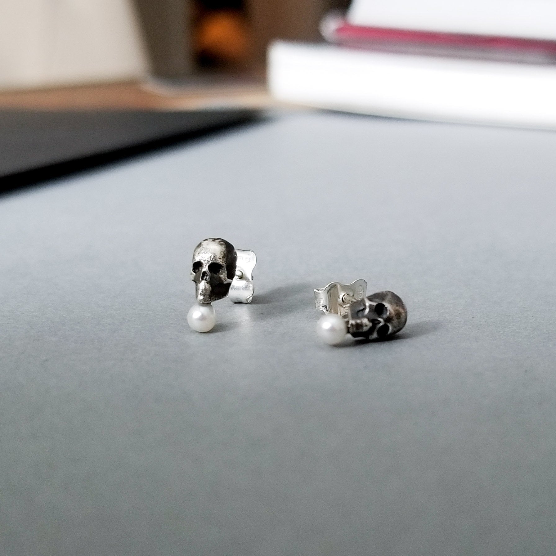 Tiny Pearl Skull Earrings - Inchoo Bijoux
