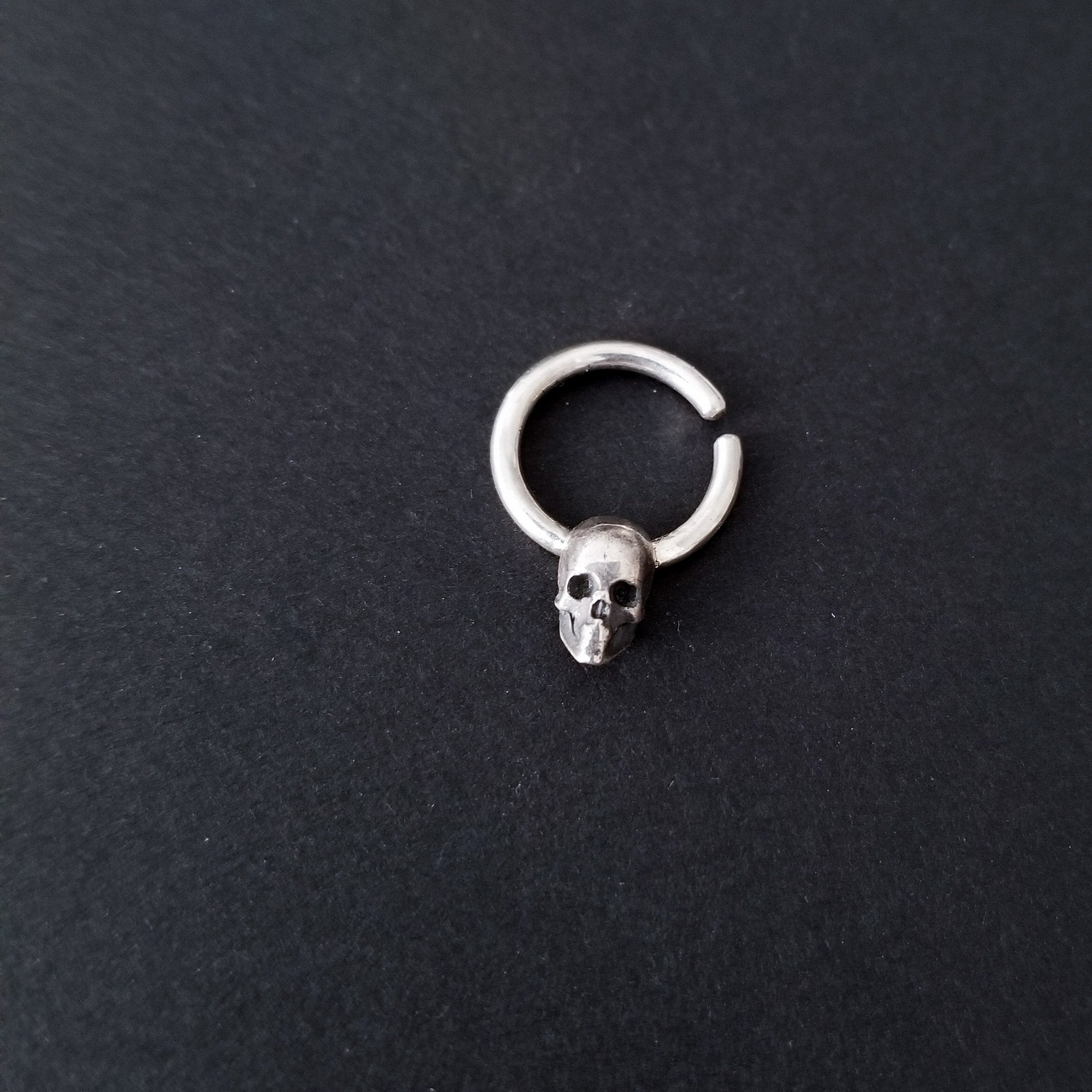 Minimal Skull Septum Ring - Inchoo Bijoux