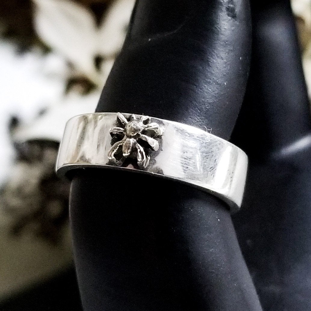 Collection of Silver Spider Ring Band-Ring-Inchoo Bijoux-Inchoo Bijoux in a gallery layout