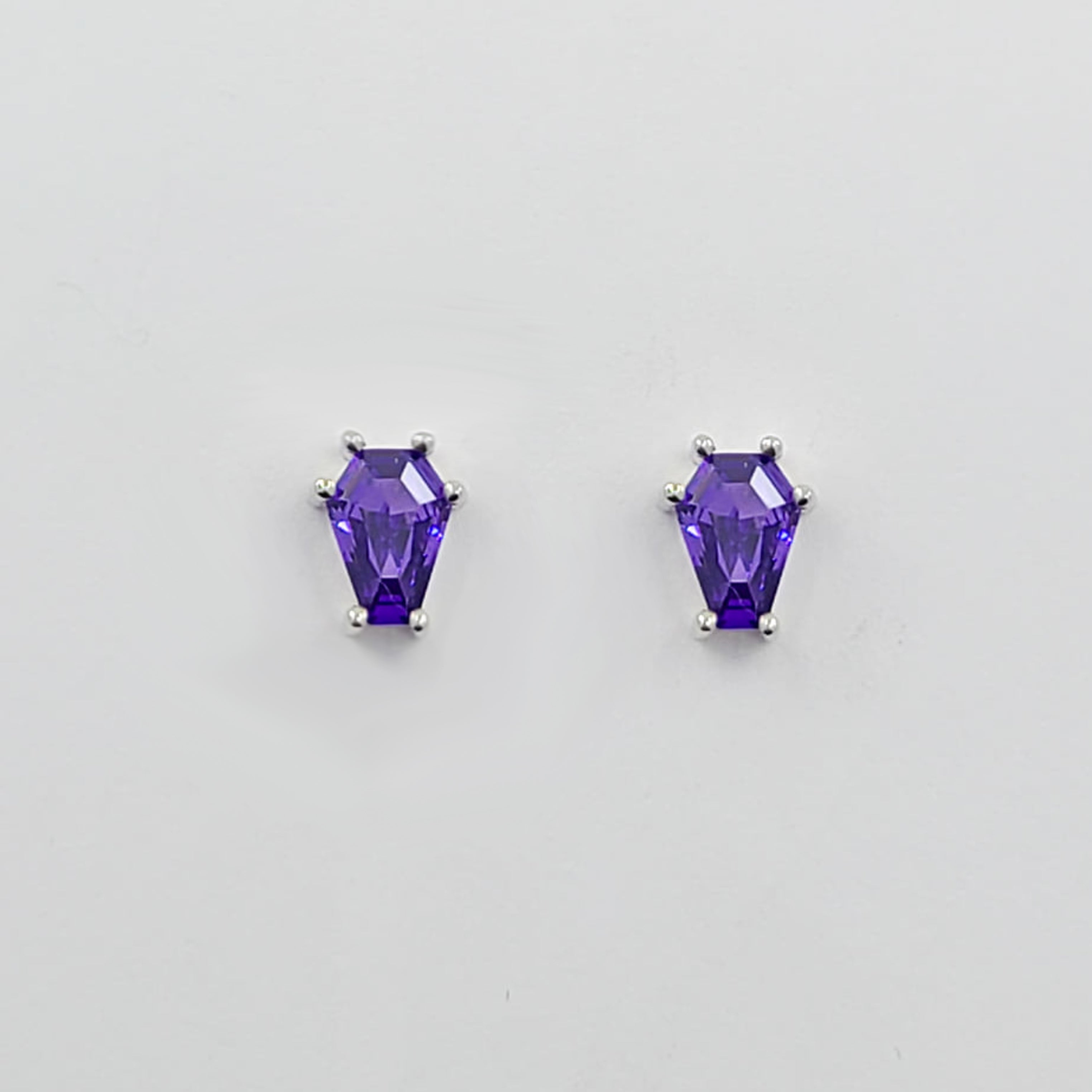 Boucles d'oreilles petit cercueil violet magique
