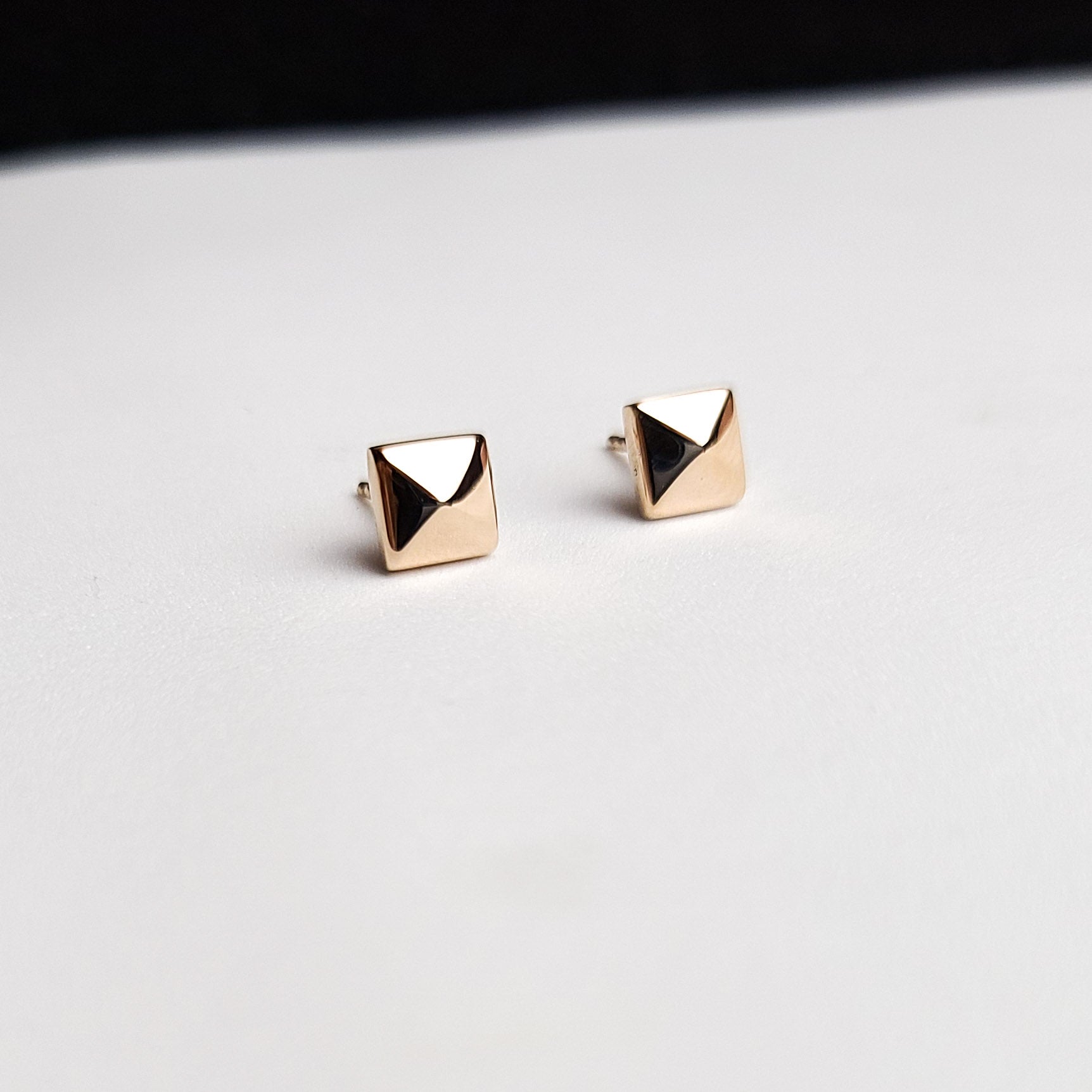 Boucles d'oreilles pyramides carrées en or rose 10K - 14K